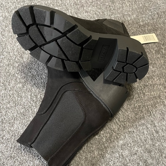 Women Chelsea Boots - Picture 3 of 3